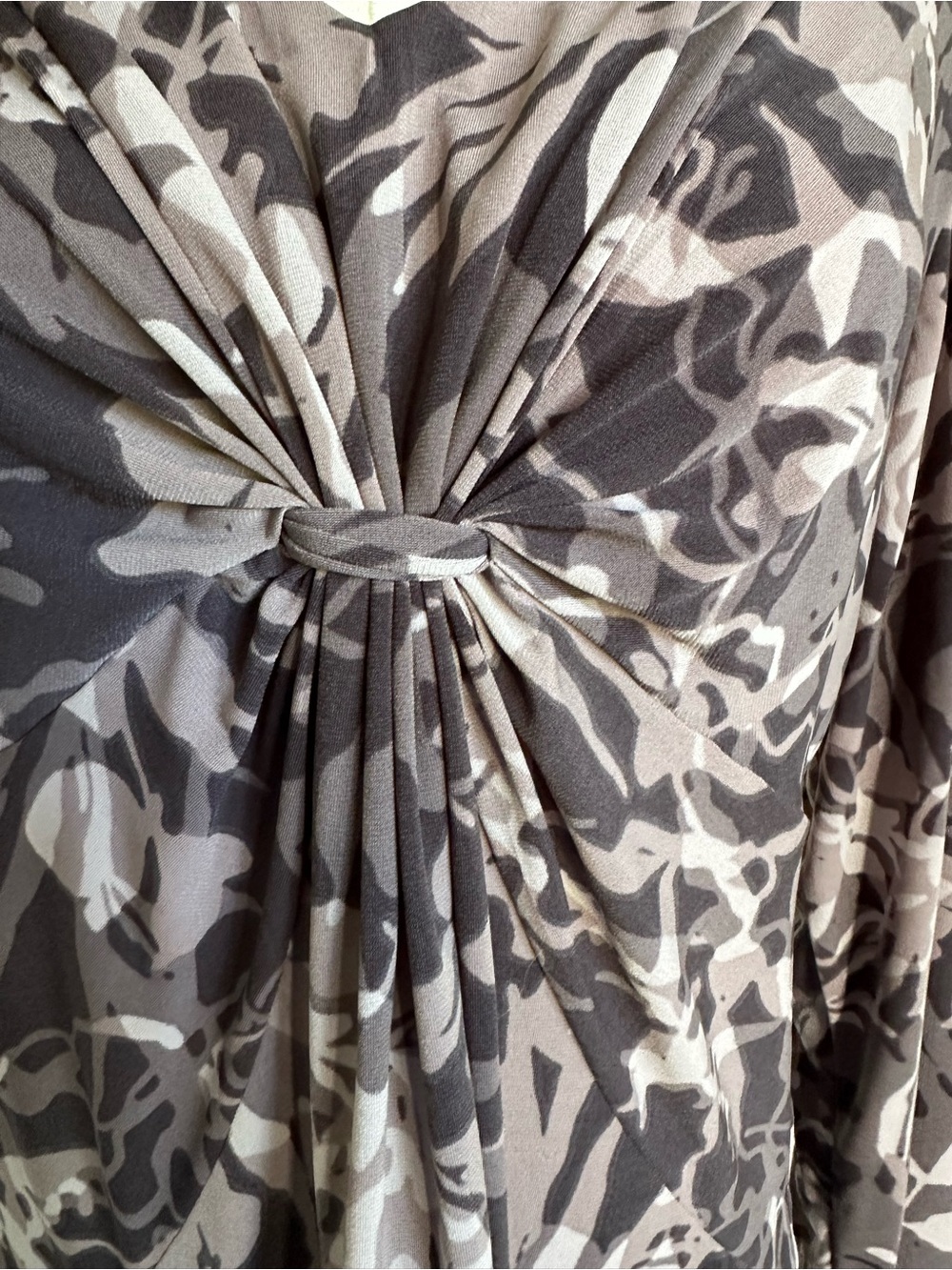 EUC Daisy Fuentes Blouse- Large - Picture 2 of 8